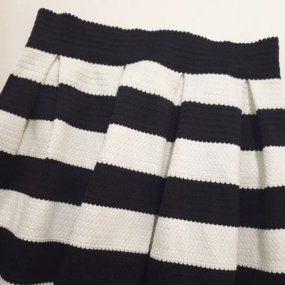 🌸Express Women's Pleated Skirt - Picture 4 of 6